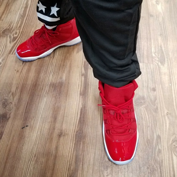 Jordan 11's BLOODY - Picture 3 of 3